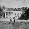 »Weimar, das römische Haus im Park«, Stereofoto Nr. 627, wohl 1866, Foto: Laurentius Herzog (1831–1913), Verlag: v. Moser Senior, Berlin
